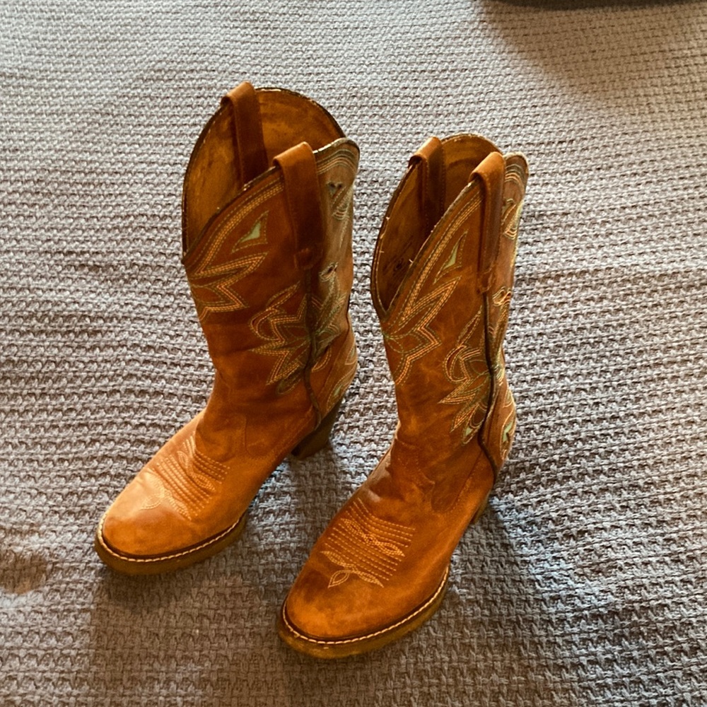 Woman’s leather boots-size 8